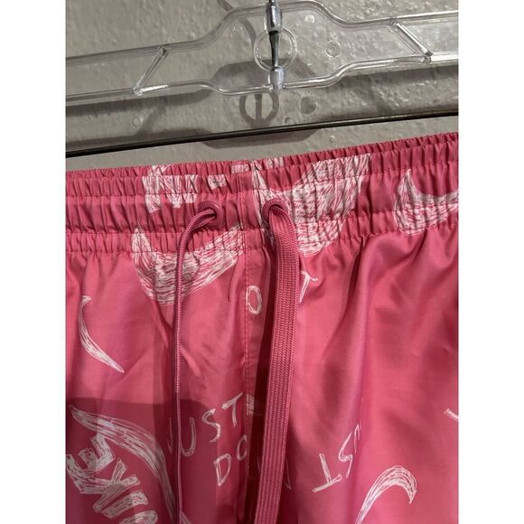 Nike Men’s Medium Woven Shorts Pink All Over Swoosh Print Pattern - Picture 3 of 8